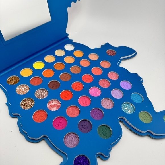 Lilo & Stitch Surfboard Eyeshadow Palette 40+ Colors! brand new - Picture 2 of 7